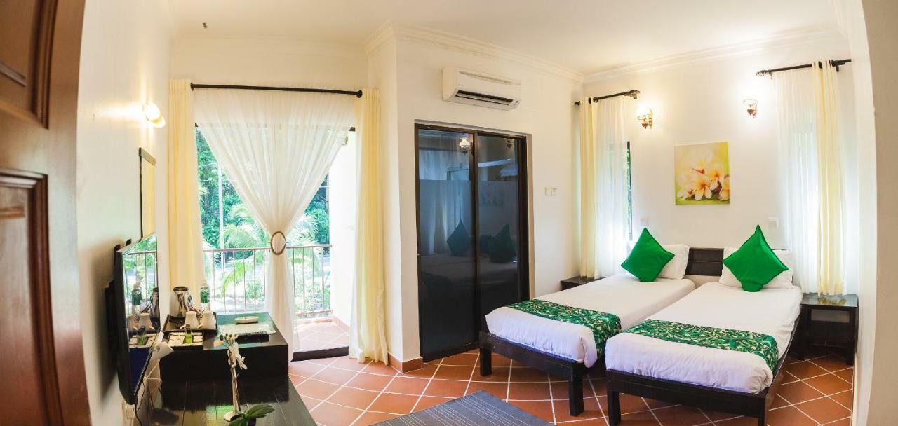 Anjungan Beach Resort Kampung Teluk Nipah Exterior foto